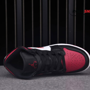 Nike Air Jordan 1 Mid Bred Toe 2020