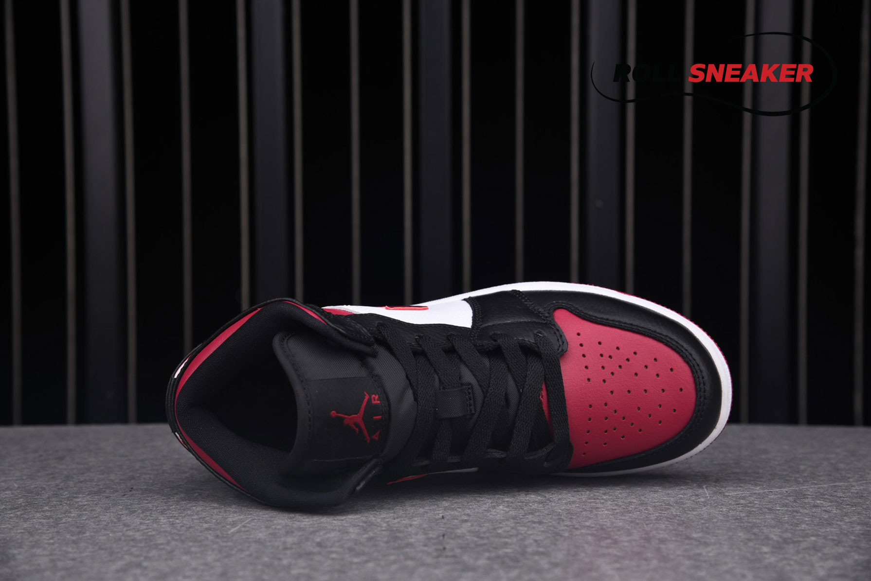 Nike Air Jordan 1 Mid Bred Toe 2020