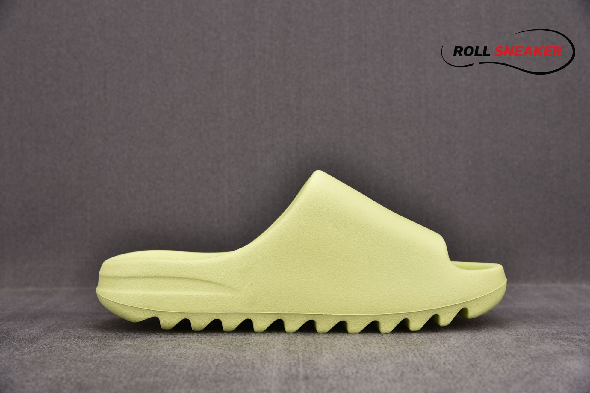 Adidas Yeezy Slide ‘Glow Green’
