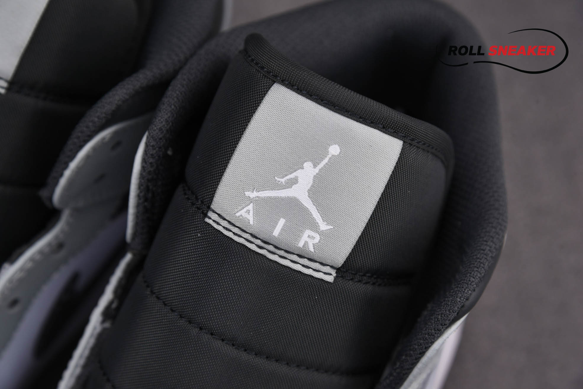 Air Jordan 1 Mid ‘Light Smoke Grey’ V1
