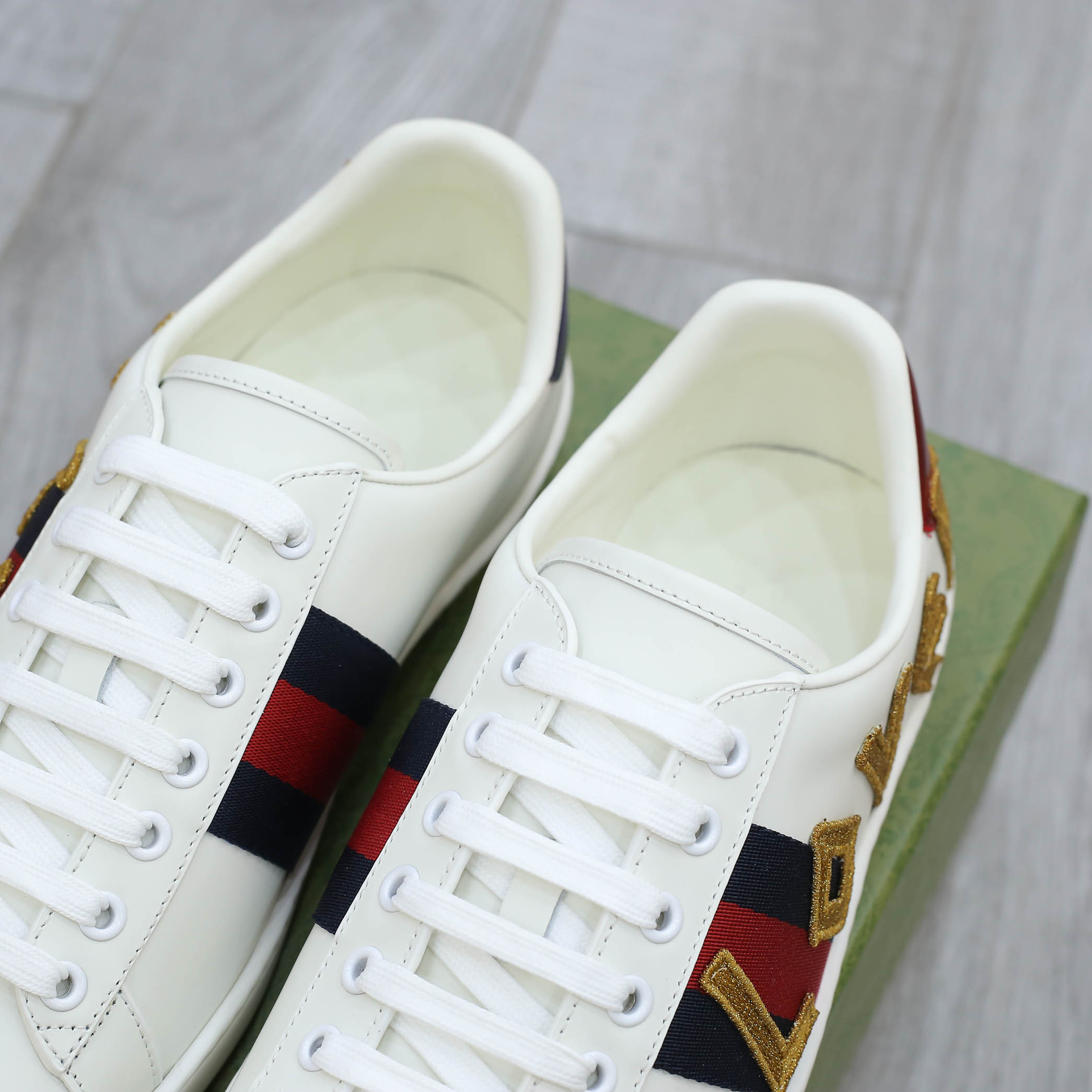 Gucci Ace Embroidered Love 