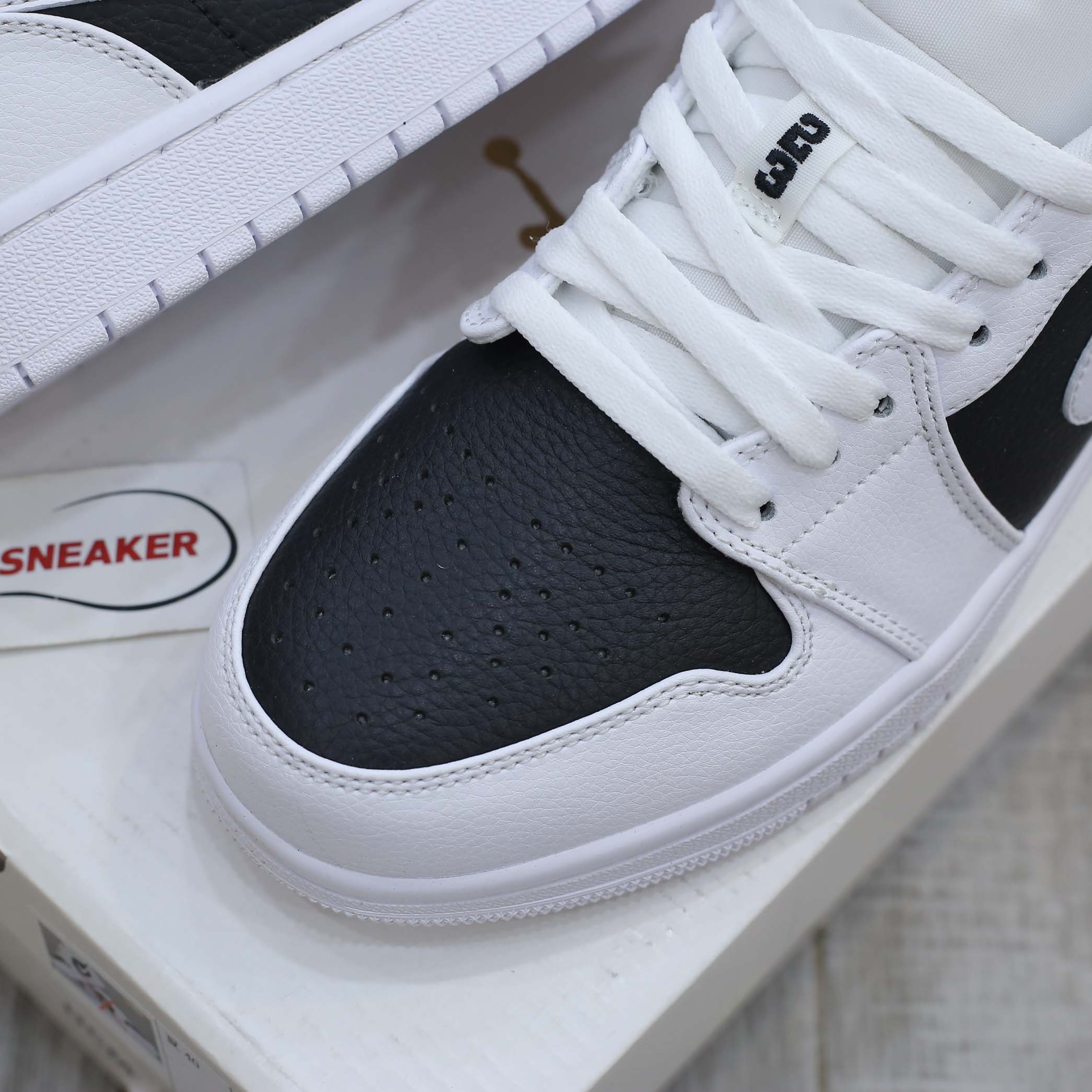 Nike Air Jordan 1 Low Panda