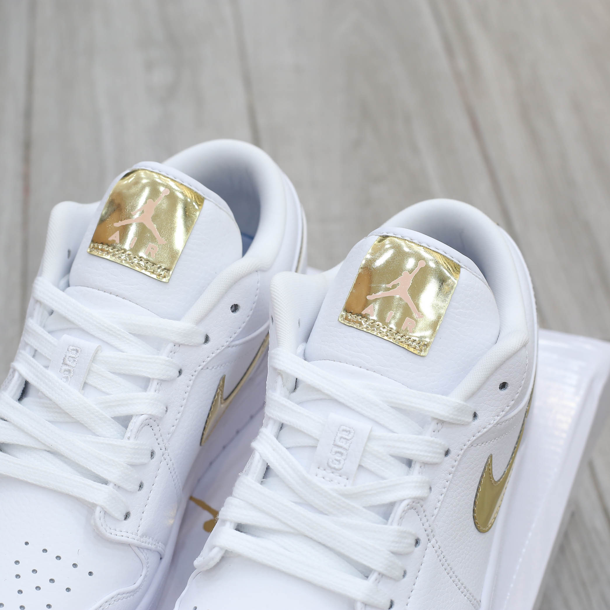 Nike Air Jordan 1 Low White Metallic Gold