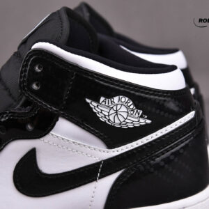 Nike Air Jordan 1 Mid ‘Carbon Fiber’