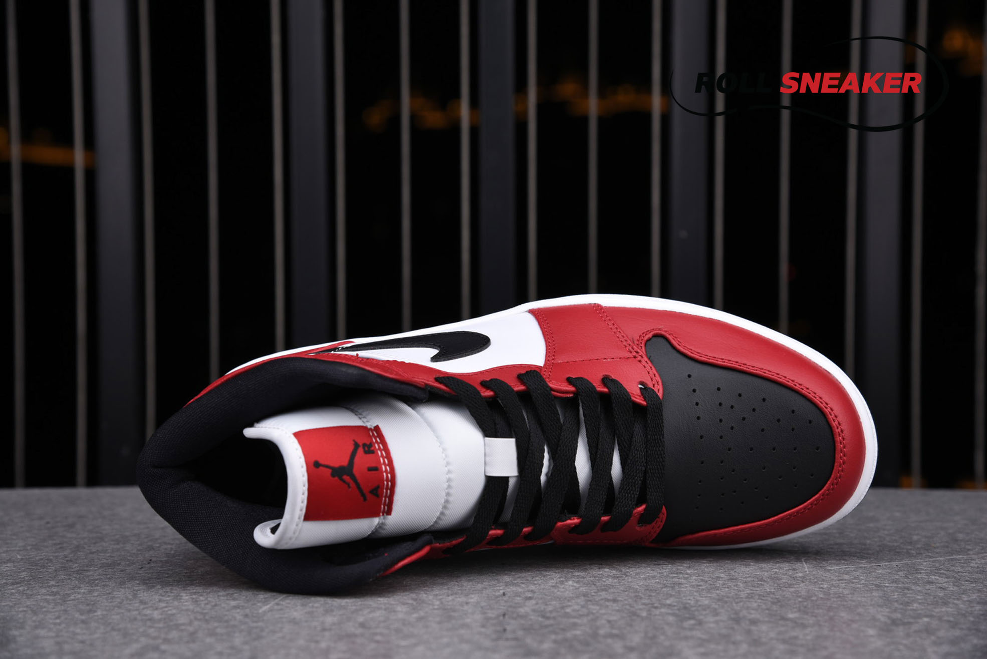 Nike Air Jordan 1 Mid Chicago Black Toe
