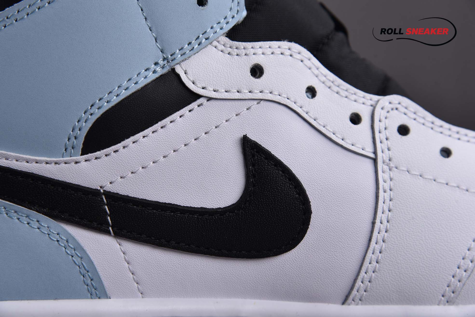 Nike Air Jordan 1 Mid SE GS ‘White Ice Blue’
