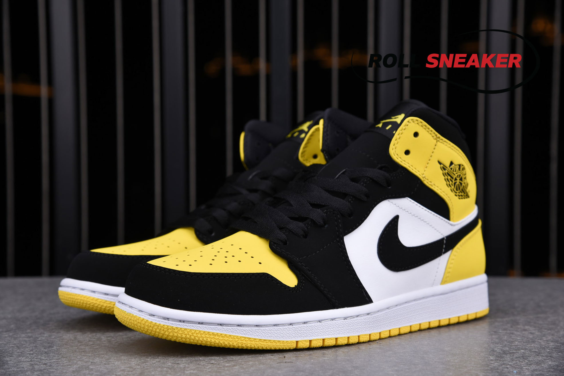 Nike Air Jordan 1 mid SE Yellow Toe
