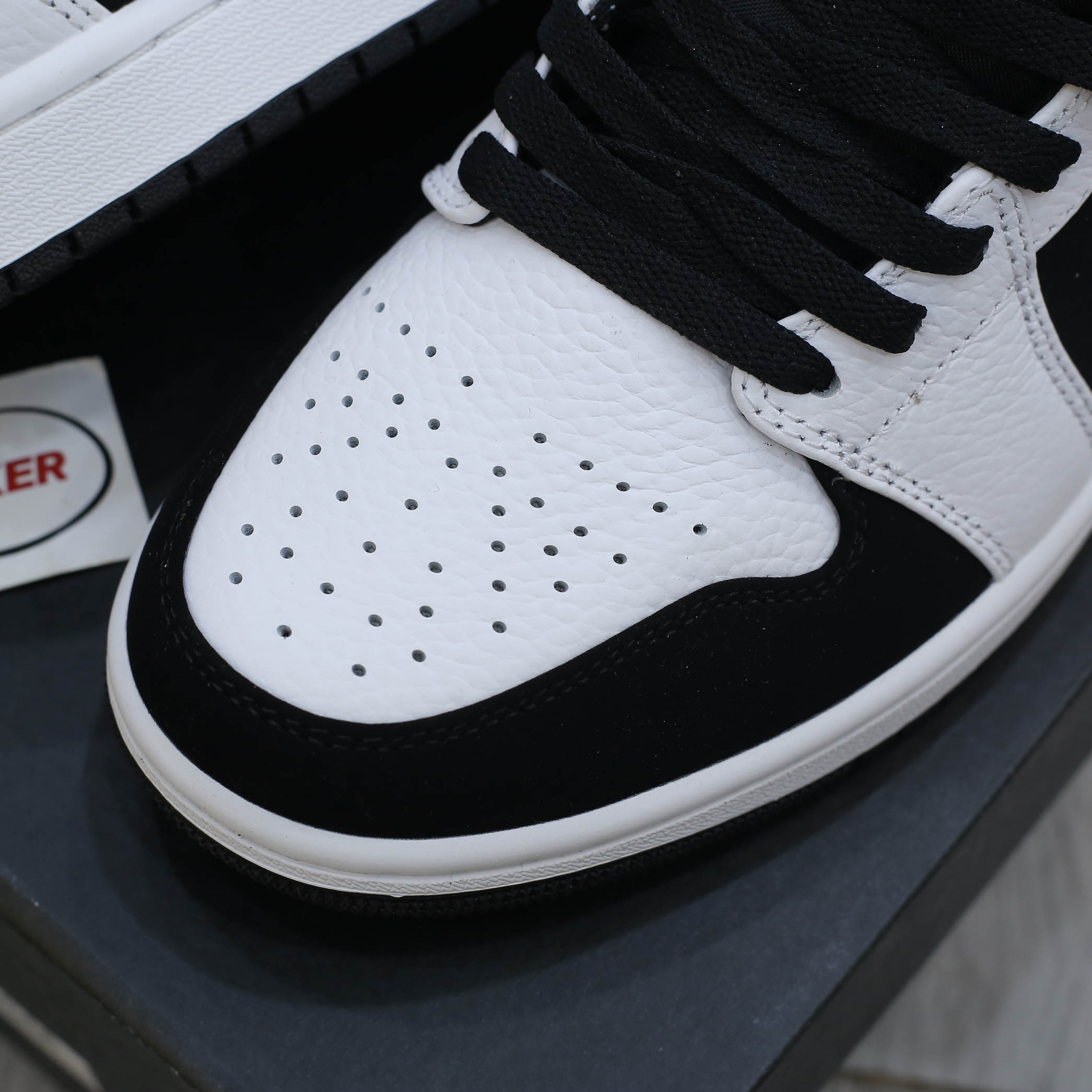 Nike Air Jordan 1 Mid Tuxedo White Black