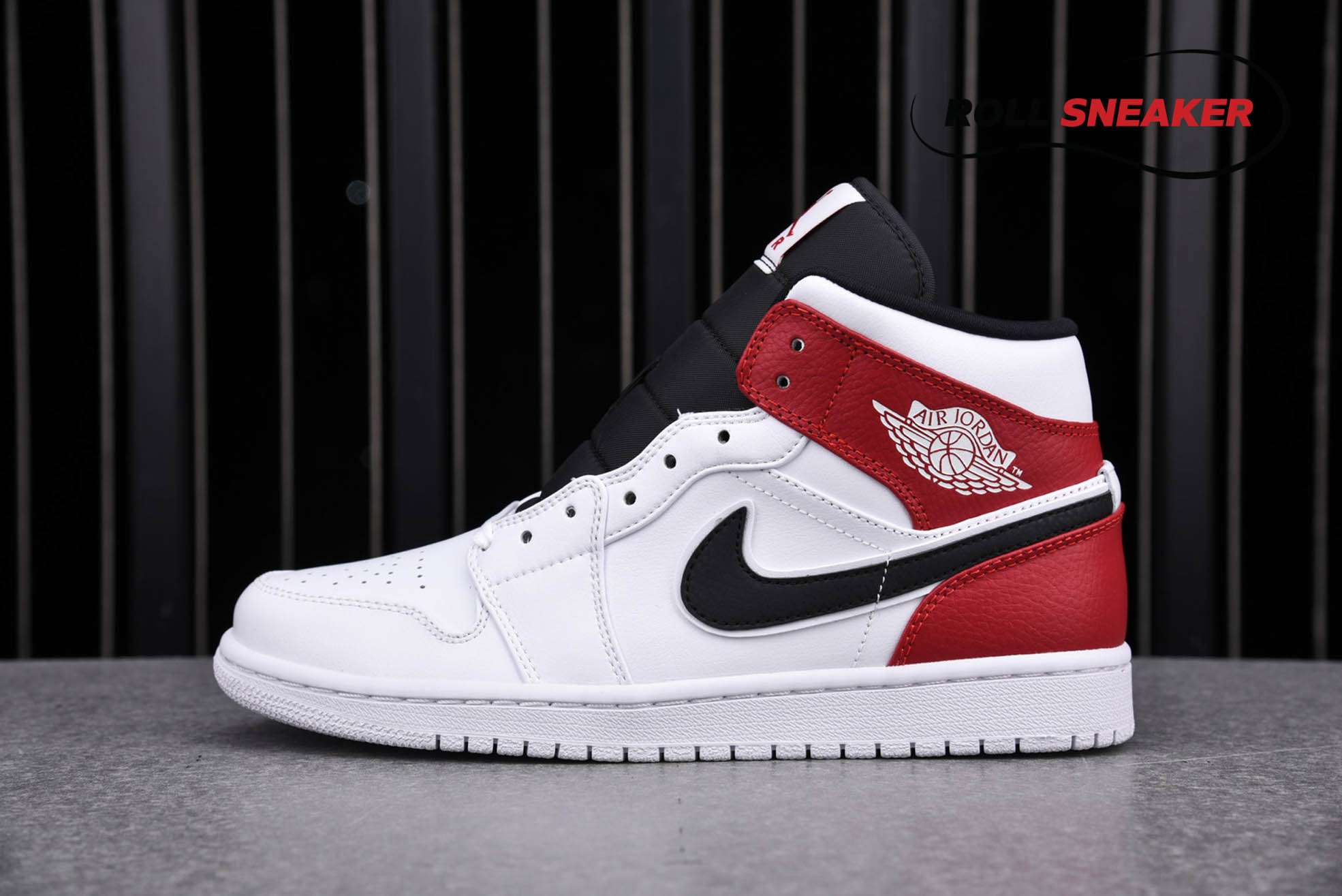 Nike Air Jordan 1 Mid ‘White Chicago Remix’
