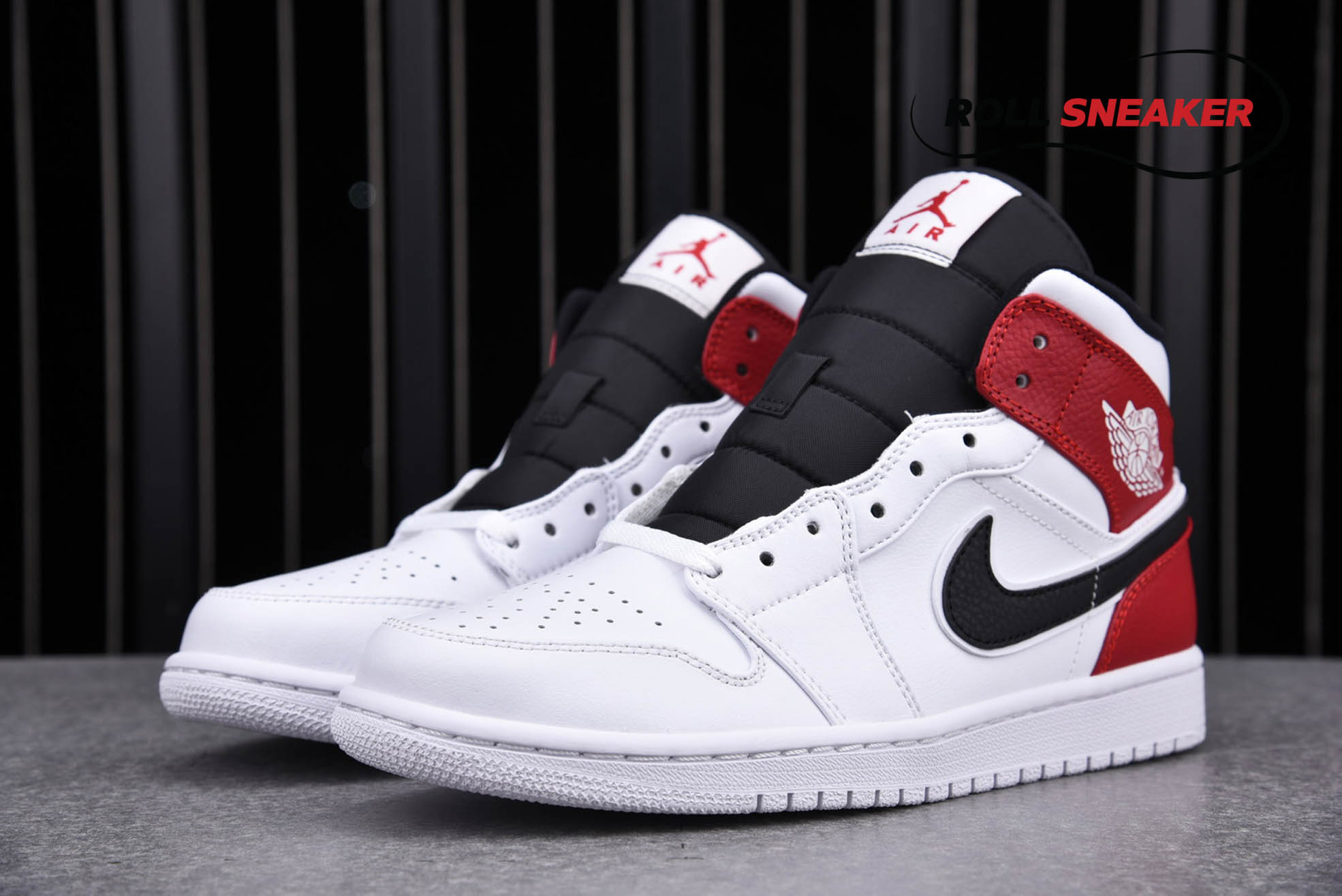 Nike Air Jordan 1 Mid ‘White Chicago Remix’
