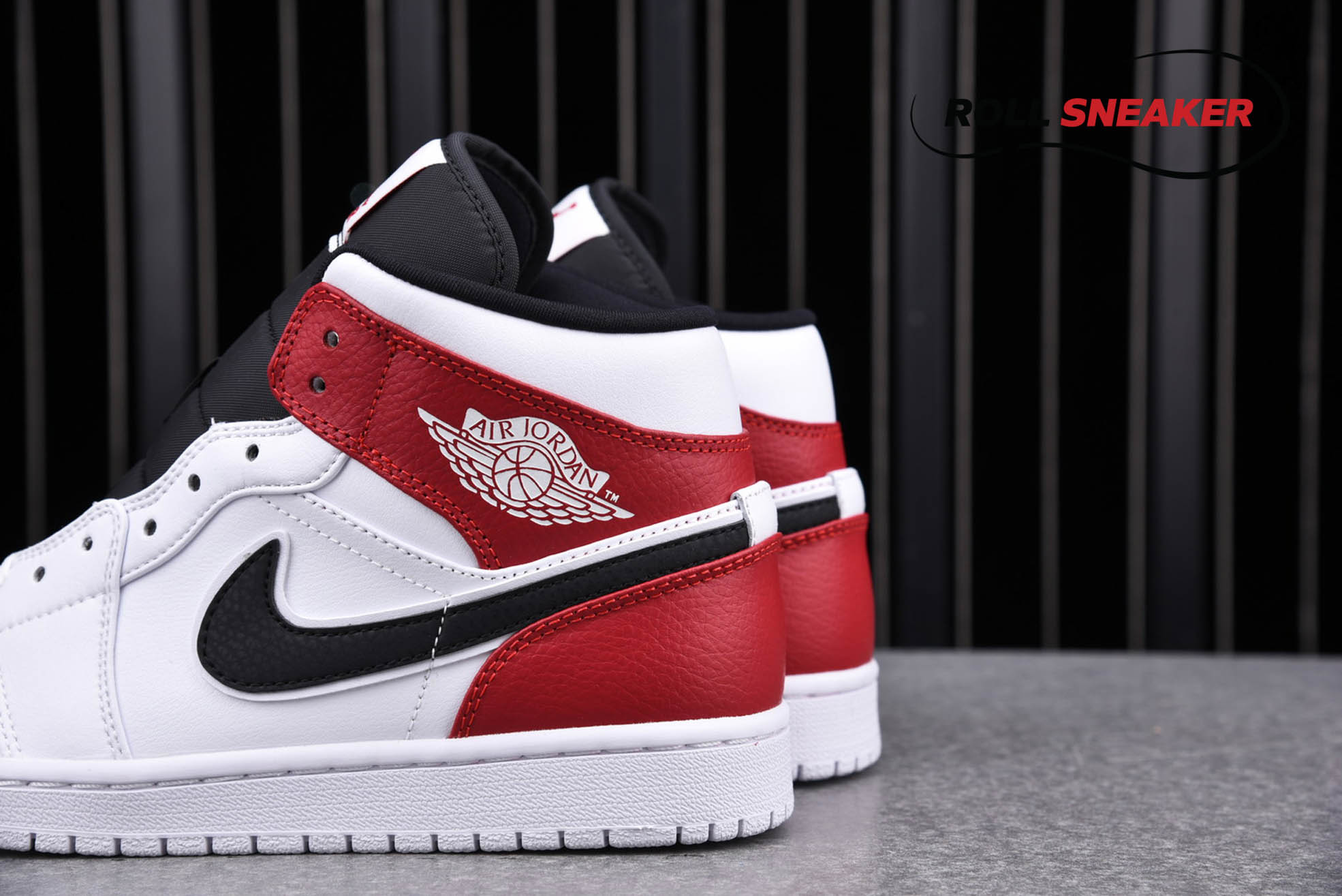 Nike Air Jordan 1 Mid ‘White Chicago Remix’
