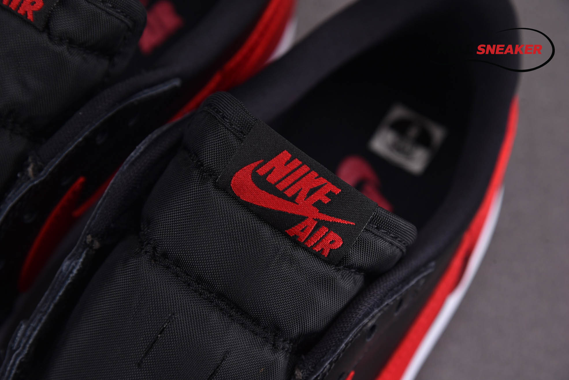 Nike Air Jordan 1 Retro Low Bred 2015