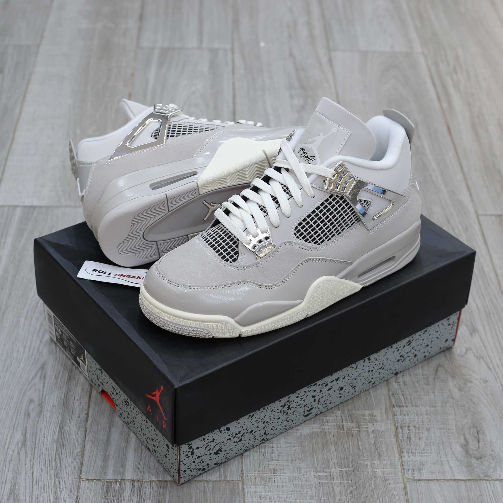 Nike Air Jordan 4 Retro Frozen Moments