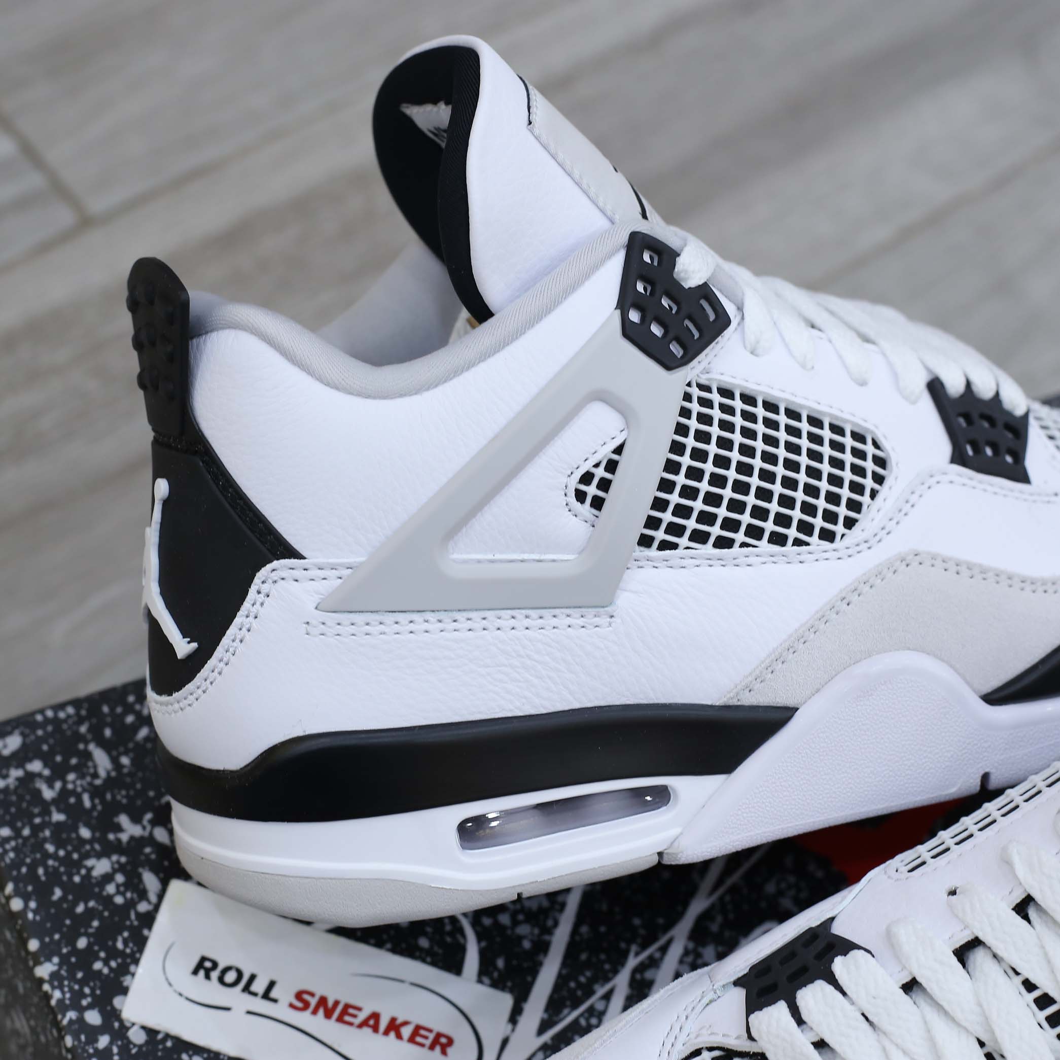 Nike Air Jordan 4 Retro“Military Black”