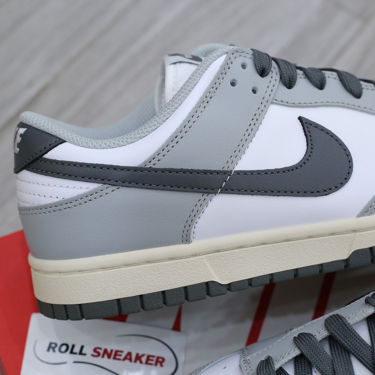 Nike Dunk Low ‘Light Smoke Grey’
