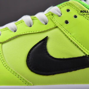 Nike Dunk Low SE ‘Splash Volt’