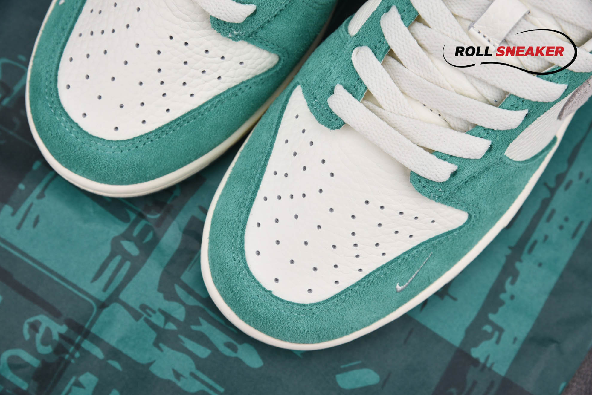 Nike Kasina x Dunk Low ‘Road Sign’
