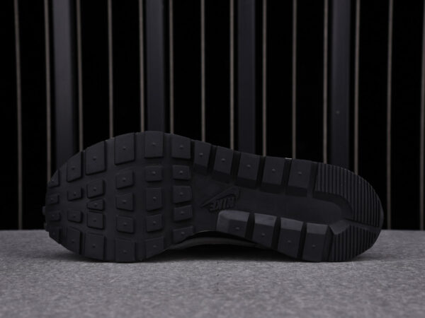 Nike Sacai x VaporWaffle ‘Black White’