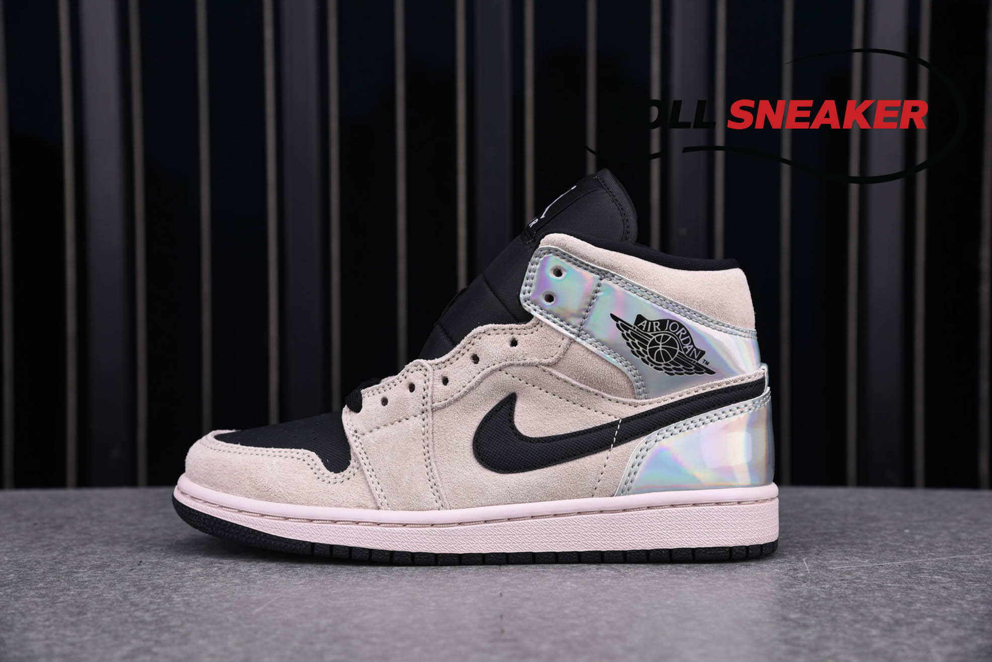 Nike Wmns Air Jordan 1 Mid ‘Iridescent’
