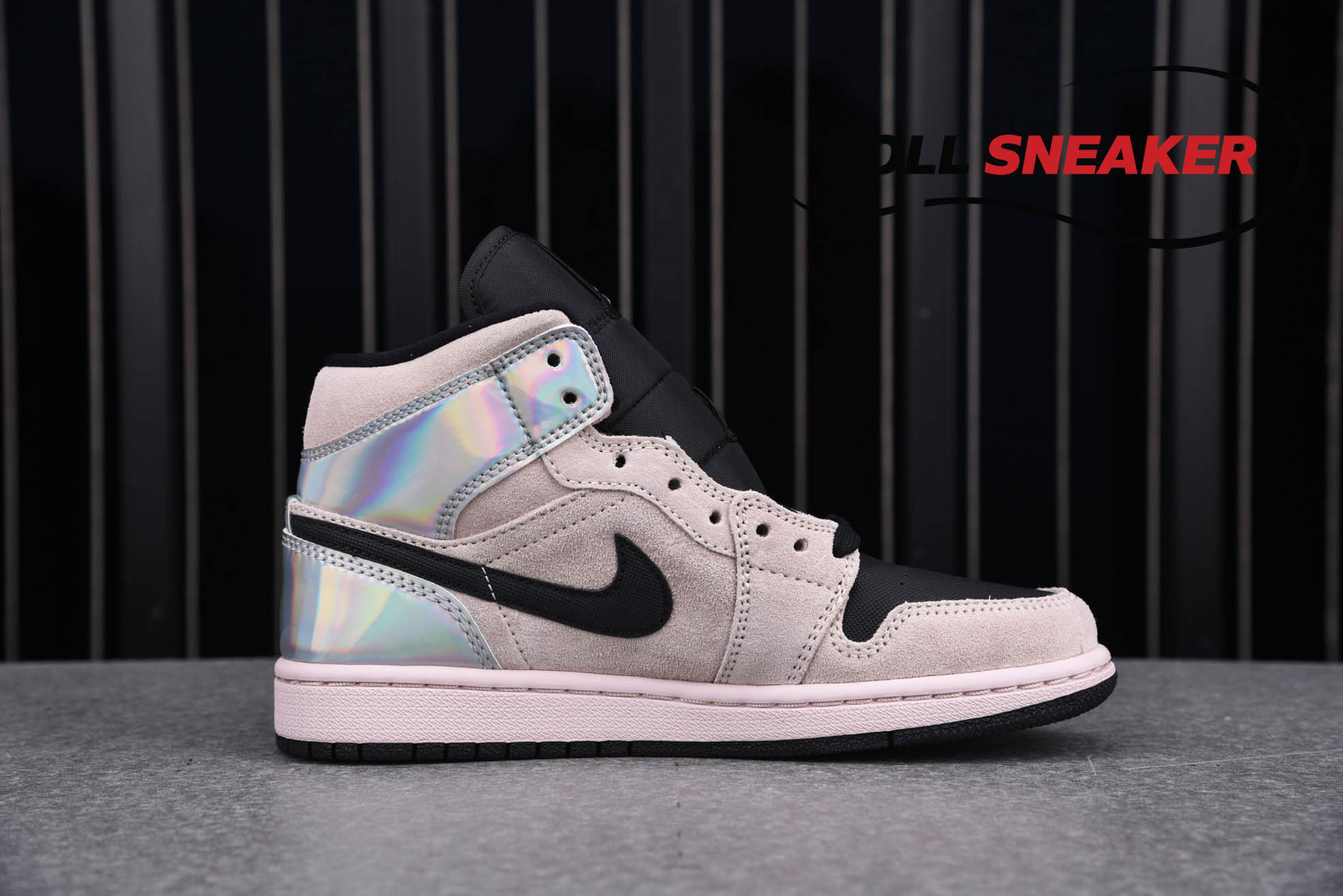 Nike Wmns Air Jordan 1 Mid ‘Iridescent’
