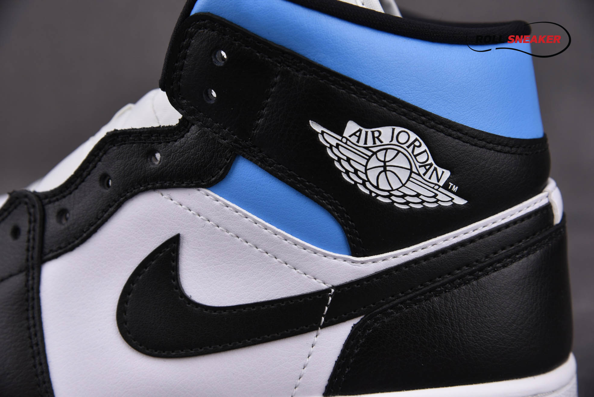 Nike Wmns Air Jordan 1 Mid ‘University Blue’
