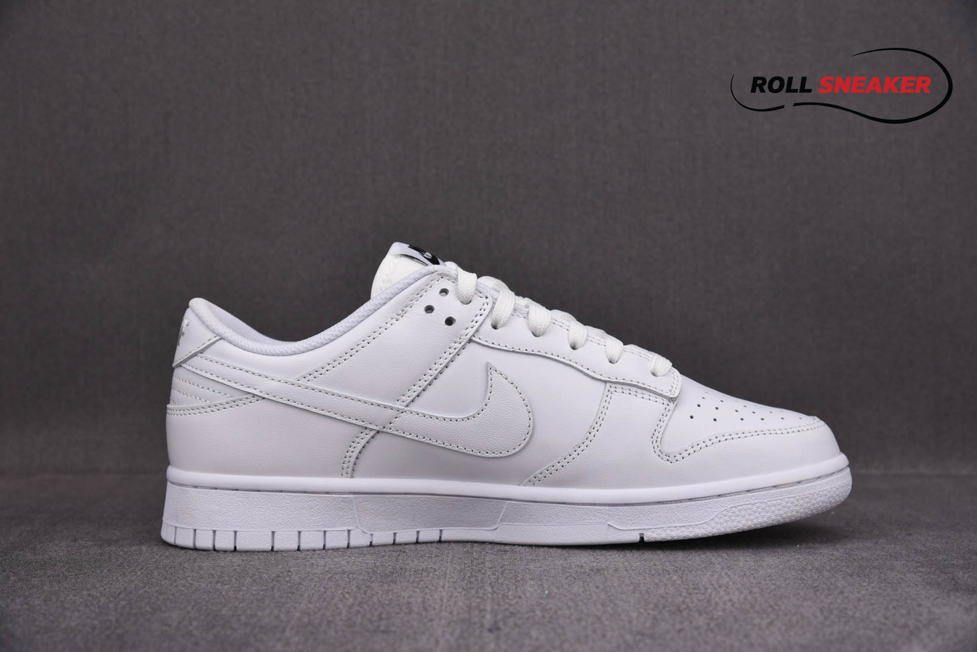 Nike Wmns Dunk Low ‘Triple White’