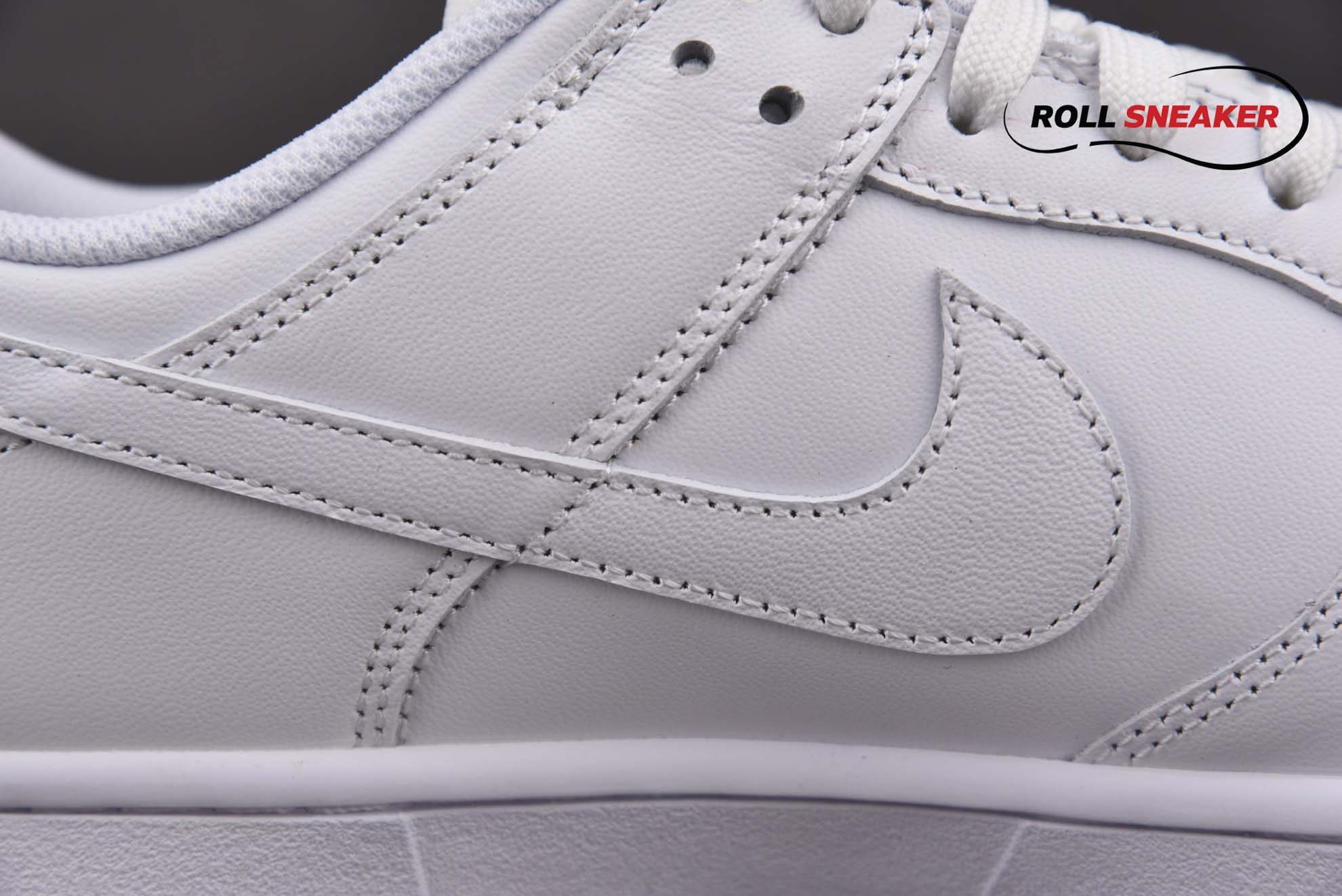 Nike Wmns Dunk Low ‘Triple White’