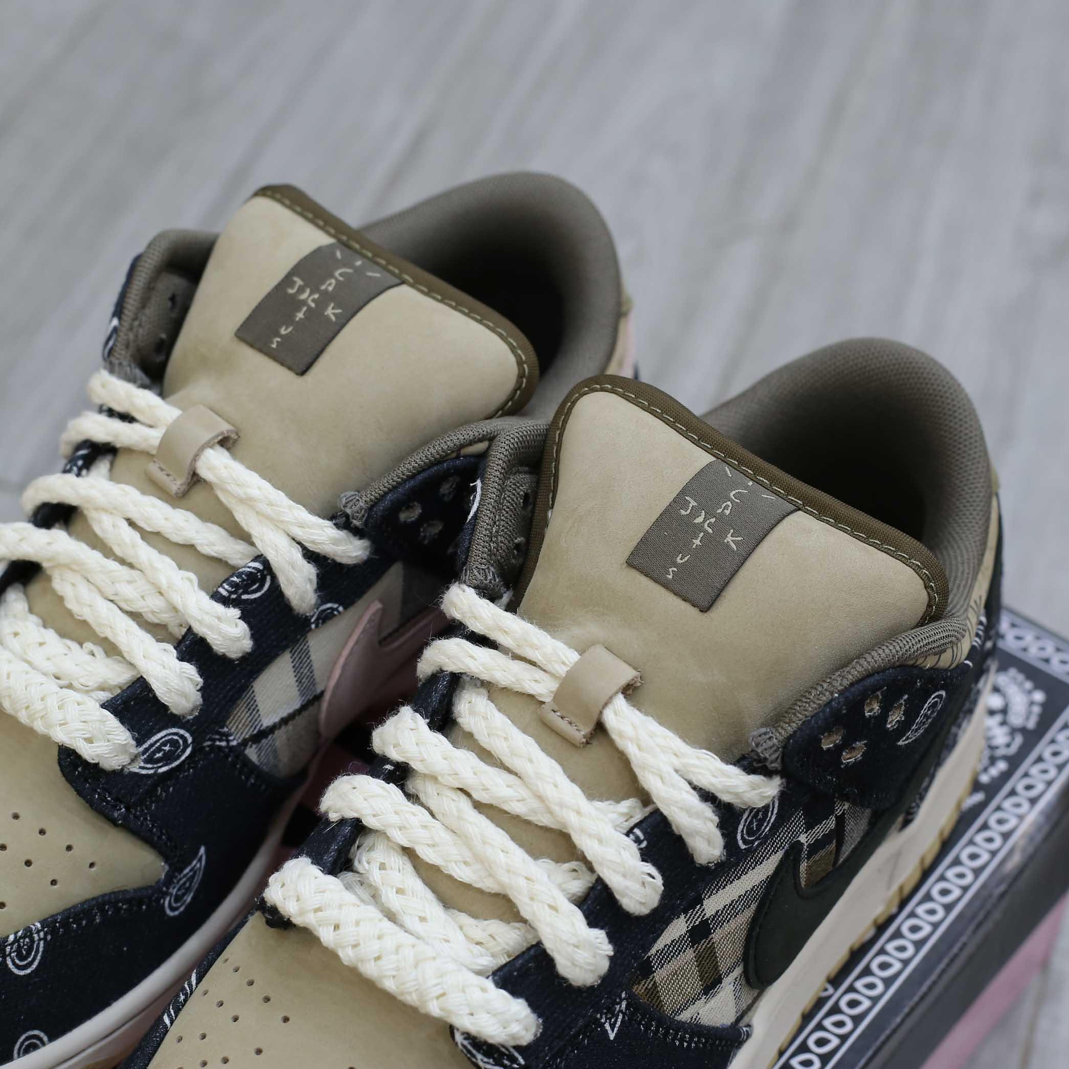 Travis Scott x SB Dunk Low PRM QS ‘Cactus Jack Special Box’ 