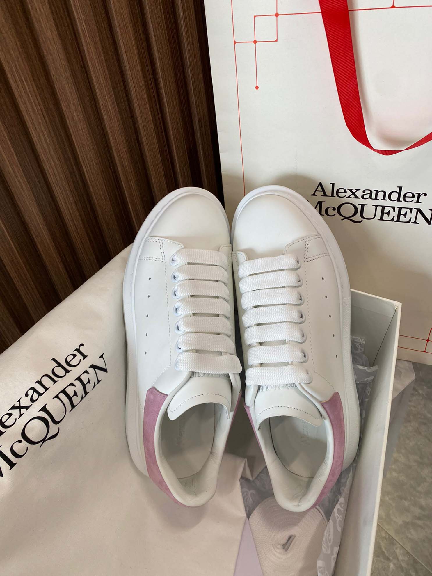 Alexander McQueen Trắng gót Nhung Hồng Cánh Sen