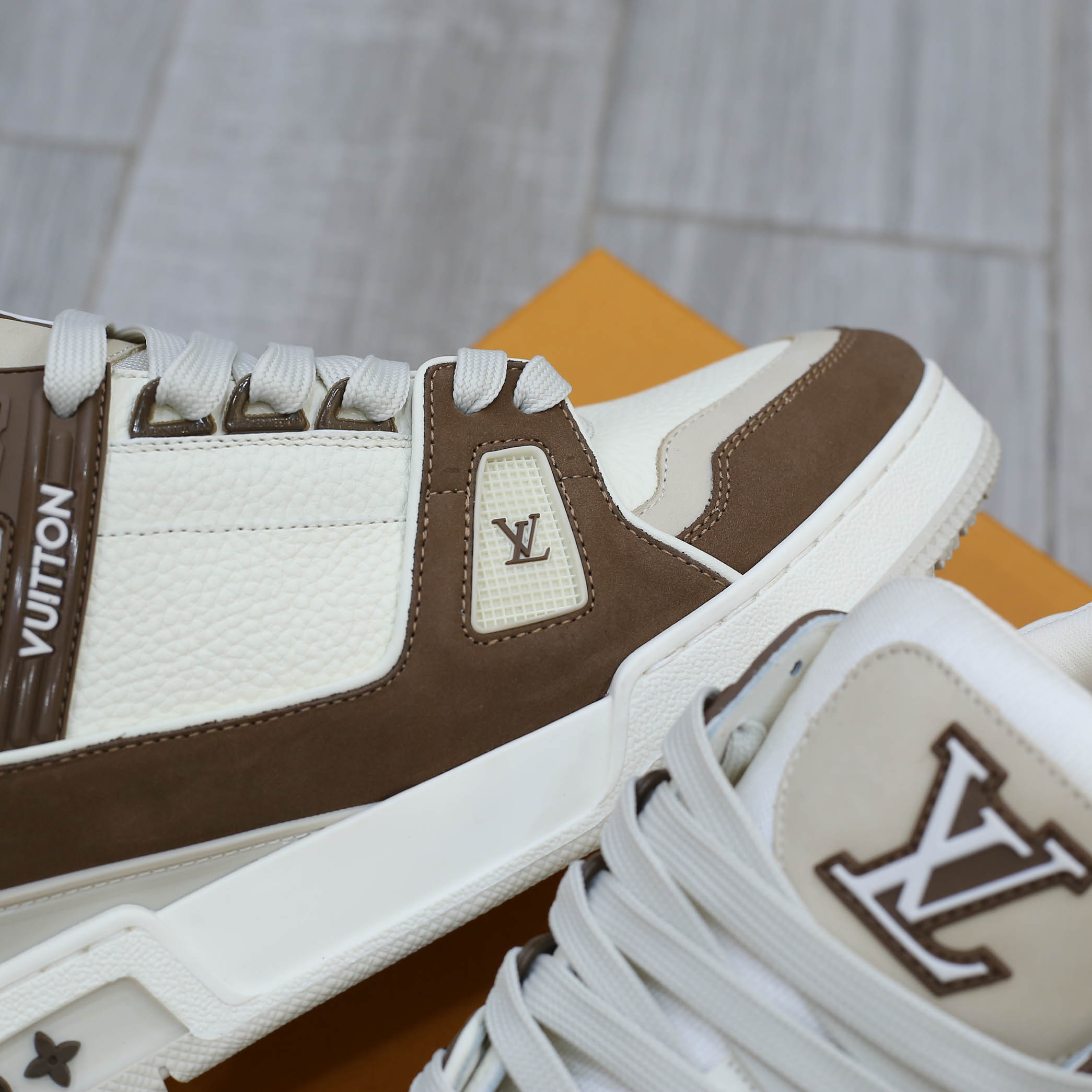 Louis Vuitton LV Trainer Moka Trơn 2023 