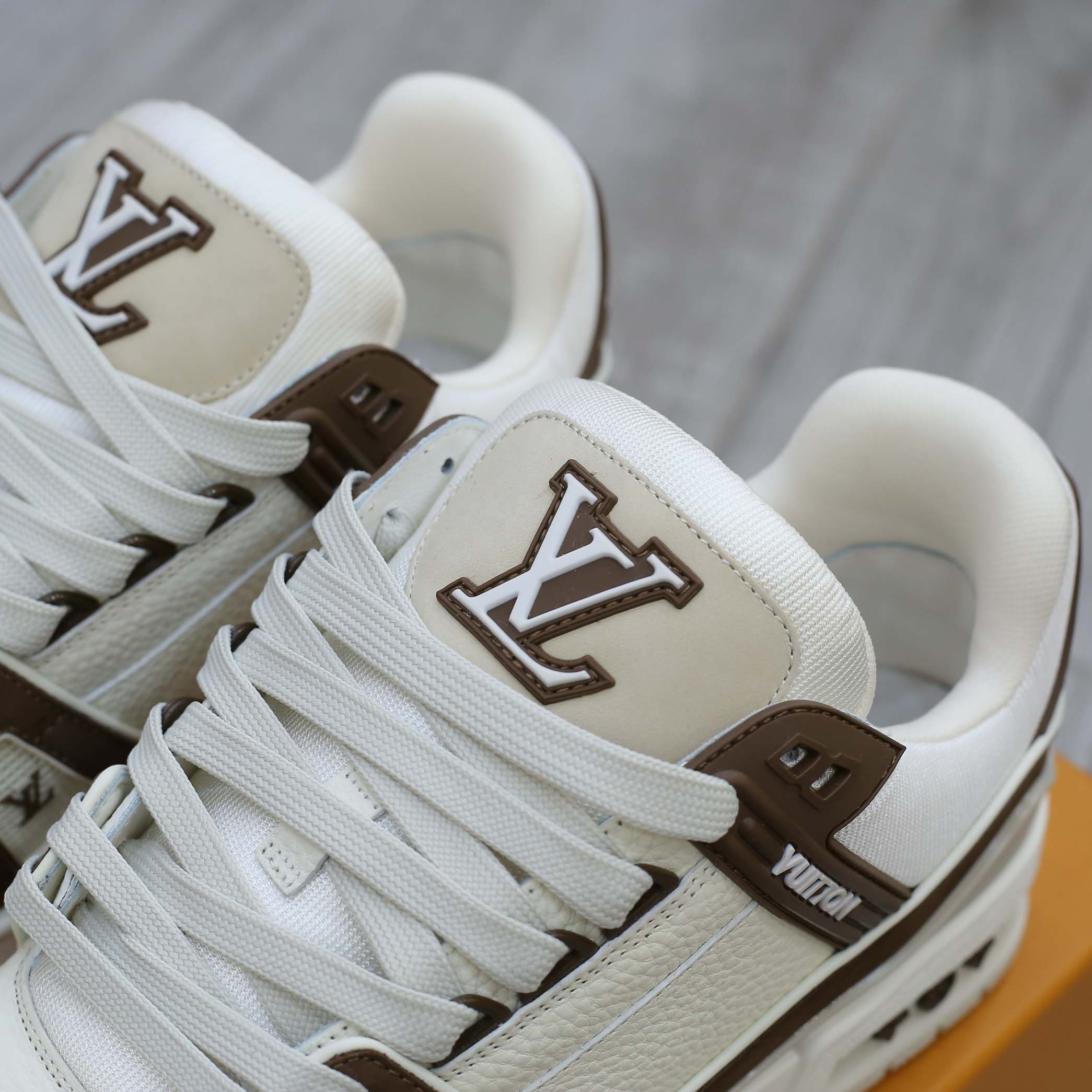 Louis Vuitton LV Trainer Moka Trơn 2023 