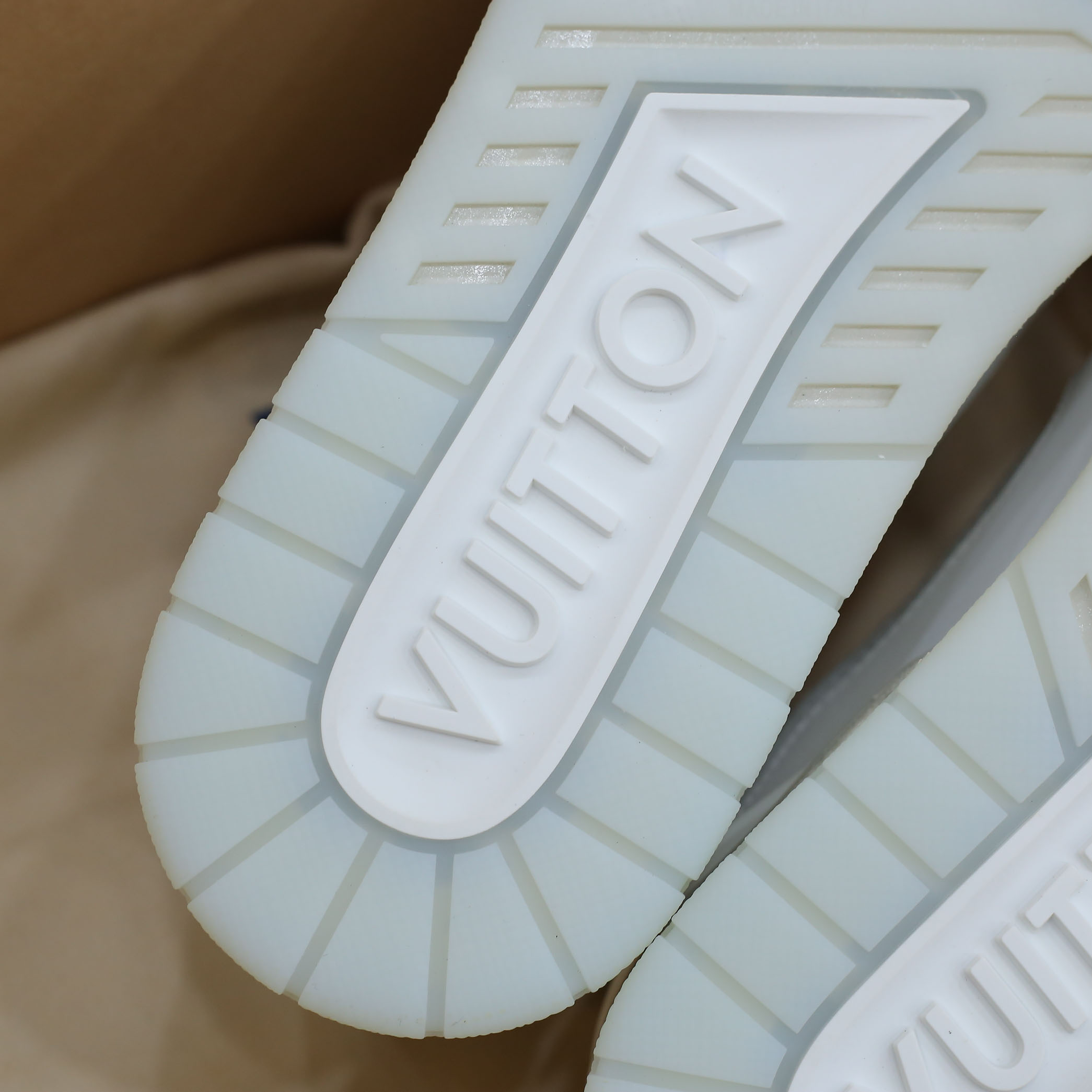 Giày Louis Vuitton Lv Trainer #54 Signature White