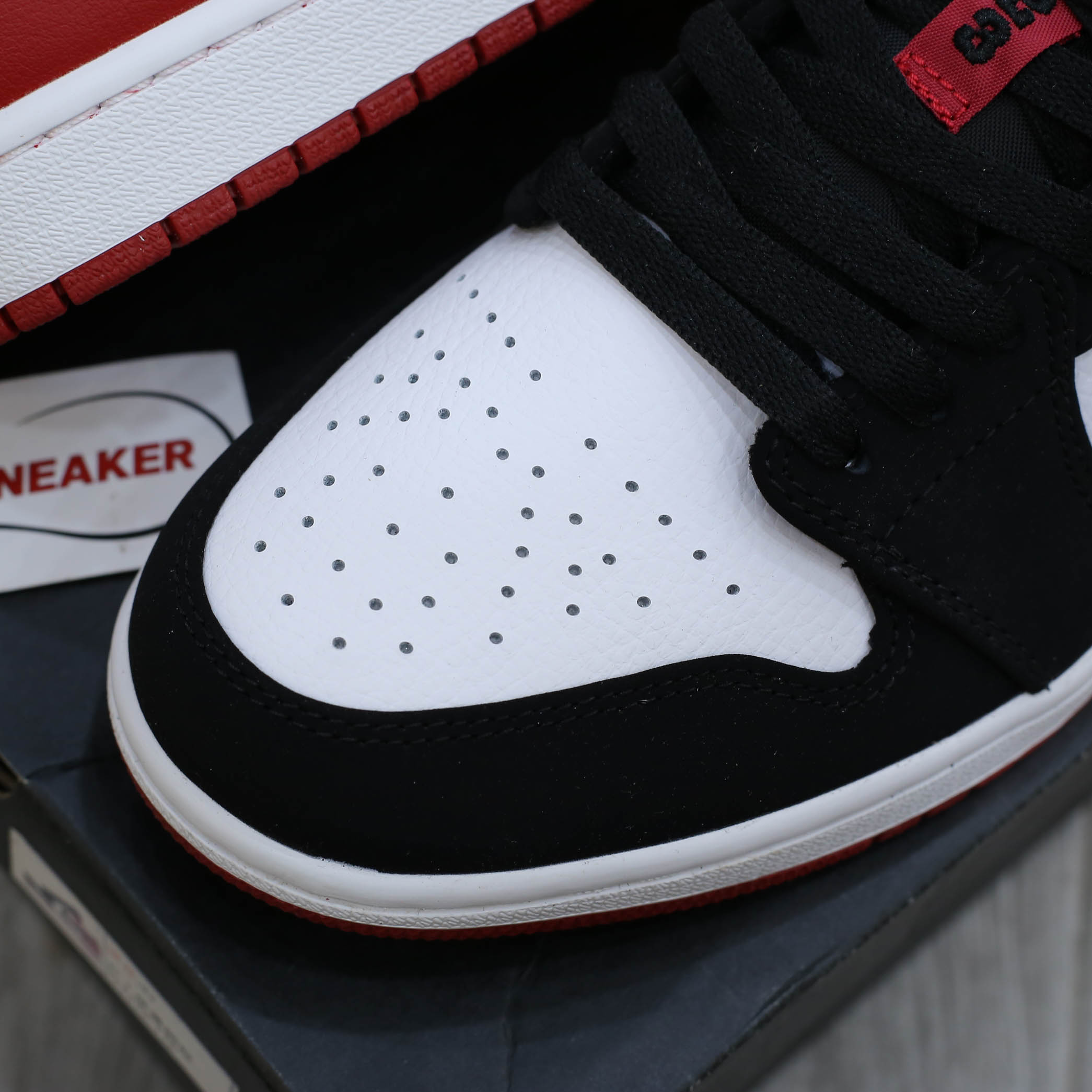 Nike Air Jordan 1 Low Black Toe