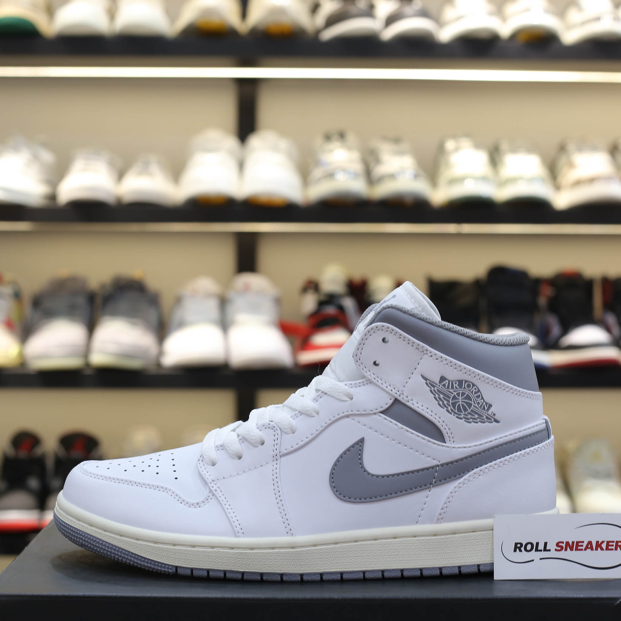 Nike Air Jordan 1 ‘Mid White Stealth’