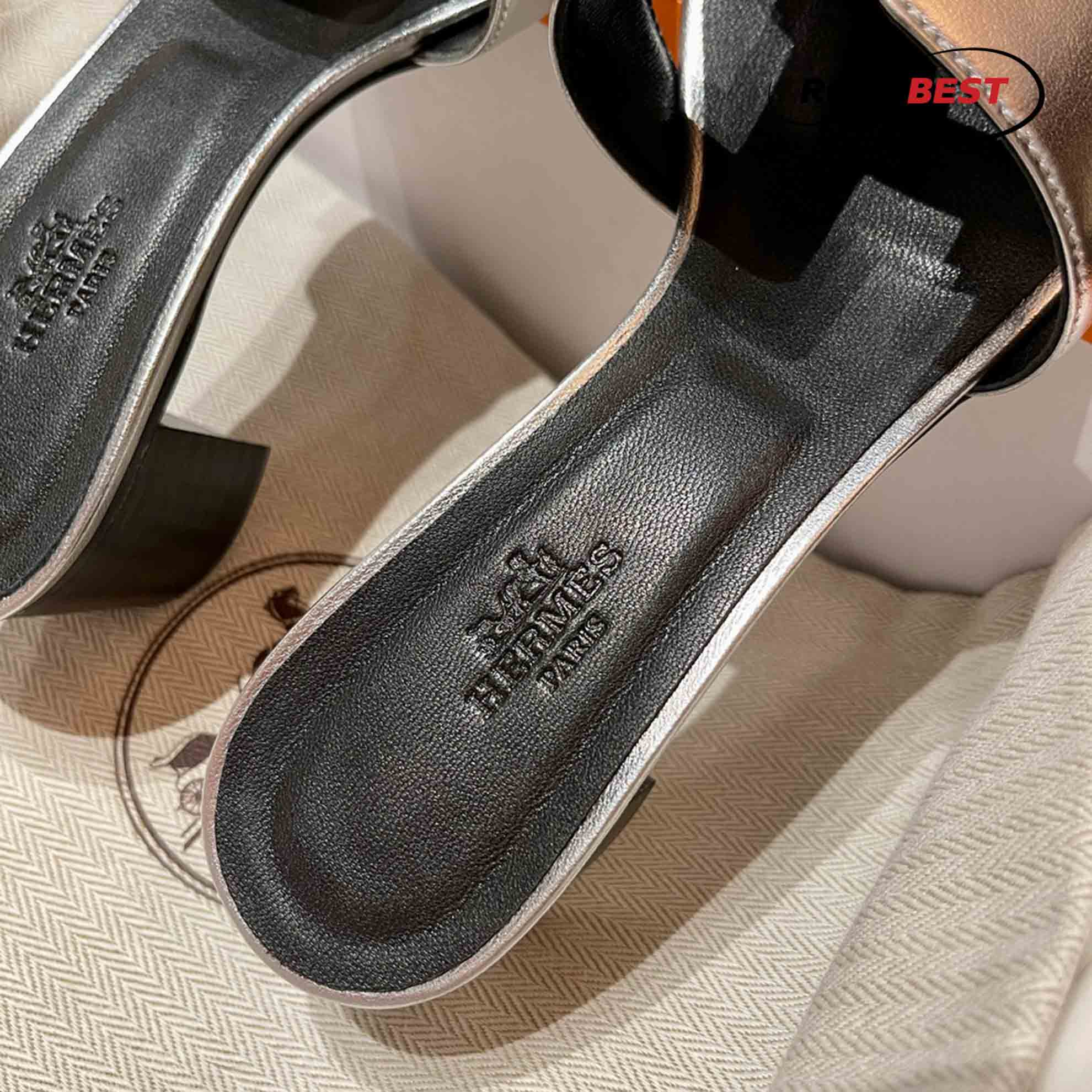 Dép Cao Gót Nữ Hermes Oasis Sandal Bạc Đen Da Nhăn