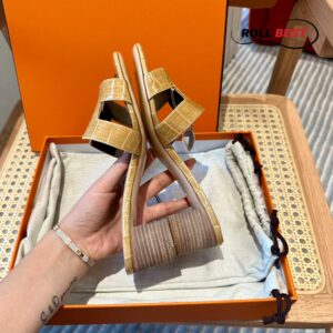 Dép Cao Gót Nữ Hermes Oasis Sandal Da Cá Sấu Vàng Nhat