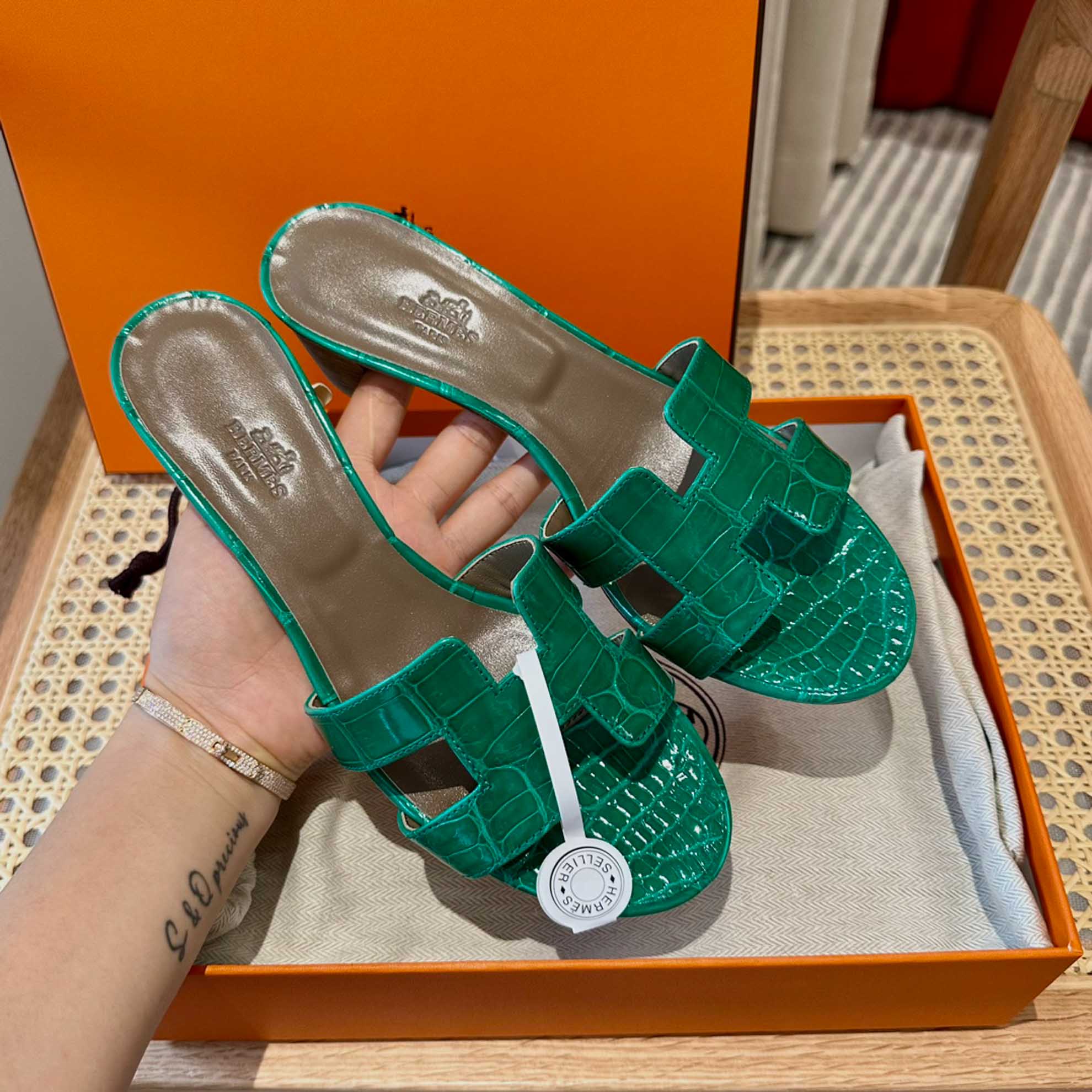 Dép Cao Gót Nữ Hermes Oasis Sandal Da Cá Sấu Xanh Nâu