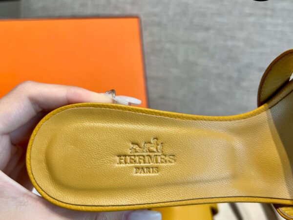 Dép Cao Gót Nữ Hermes Oasis Sandal Full Vàng Nhăn