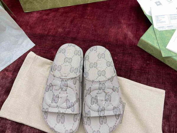 Dép Gucci Slide Sandal With Interlocking G Beige GG