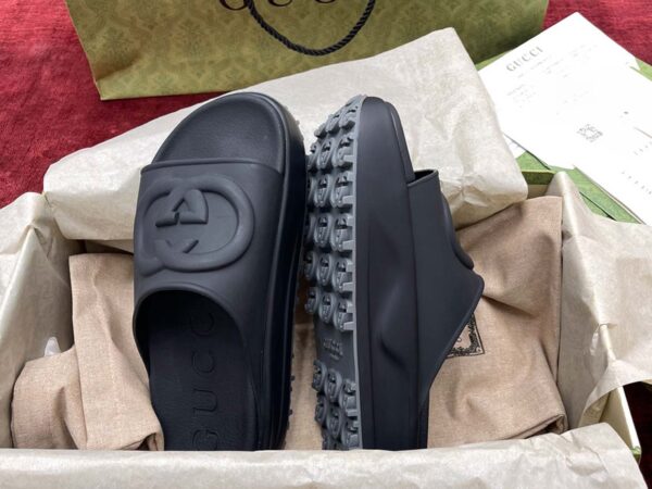 Dép Gucci Slide Sandal With Interlocking G Đen