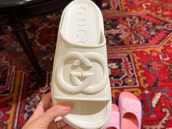 Dép Gucci Slide Sandal With Interlocking G Trắng Kem