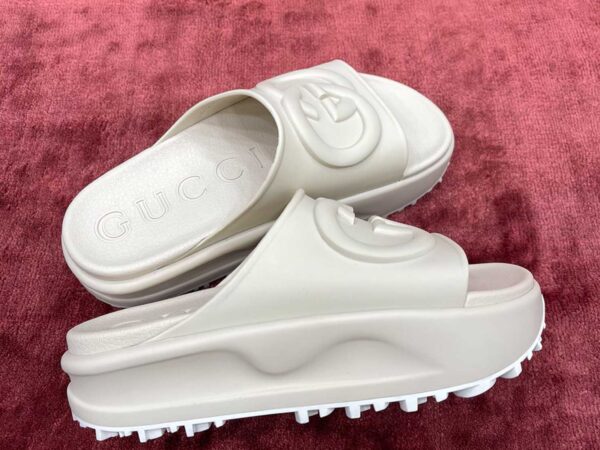 Dép Gucci Slide Sandal With Interlocking G Trắng Kem