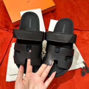 Dép Hermes Chypre Sandal Full Đen Da Trơn