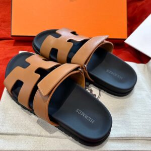 Dép Hermes Chypre Sandal Natural Black Smooth Calfskin Leather