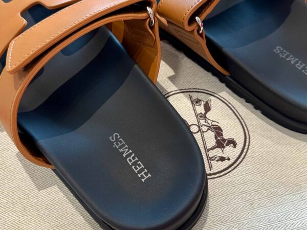 Dép Hermes Chypre Sandal Natural Black Smooth Calfskin Leather