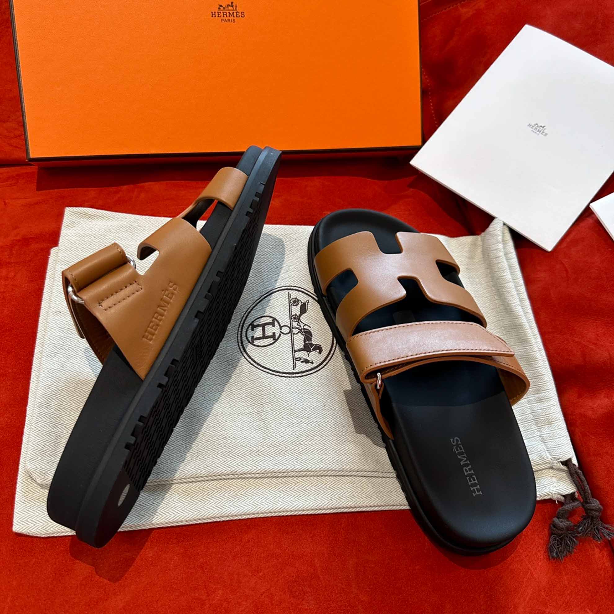 Dép Hermes Chypre Sandal Natural Black Smooth Calfskin Leather