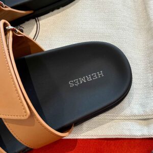 Dép Hermes Chypre Sandal Natural Black Smooth Calfskin Leather