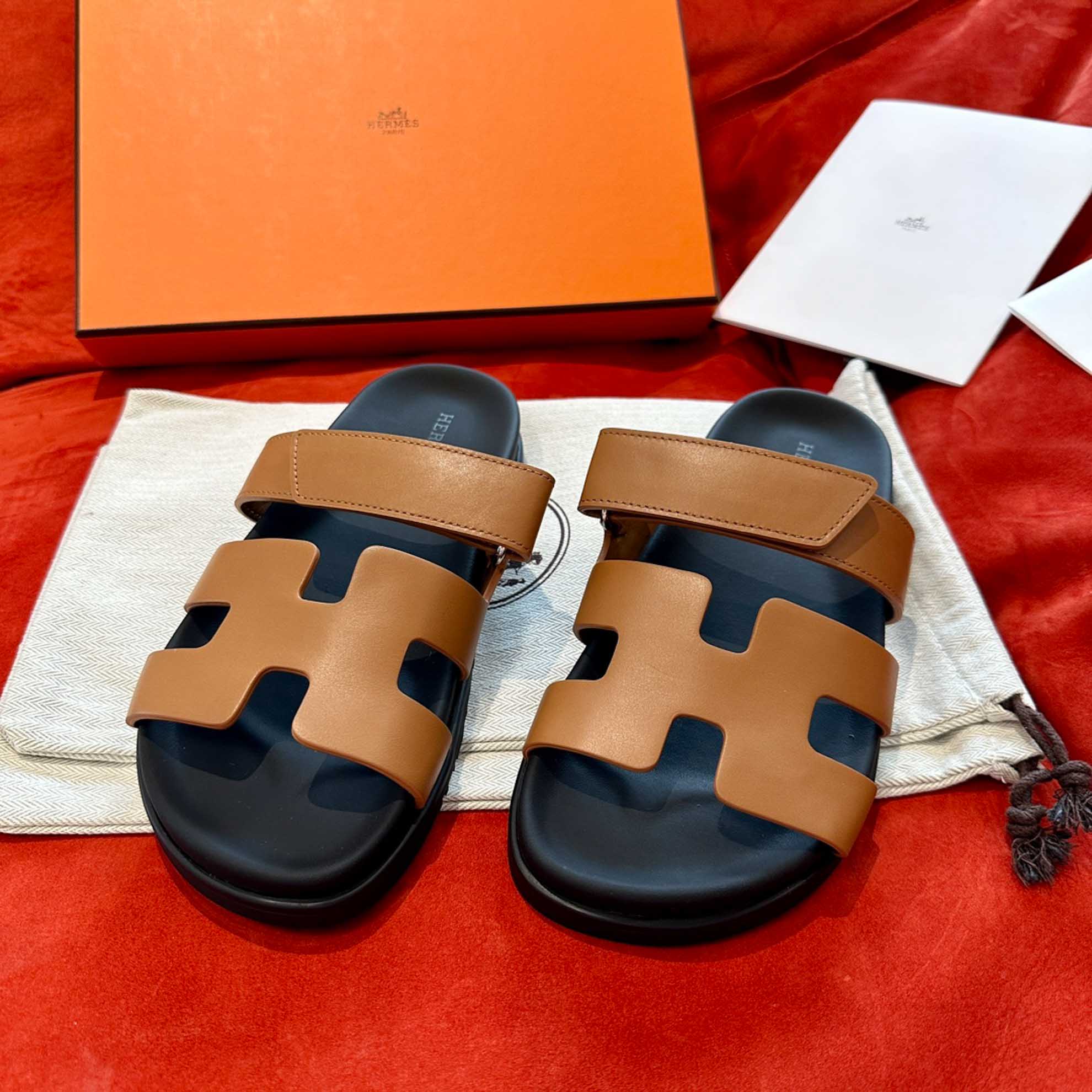 Dép Hermes Chypre Sandal Natural Black Smooth Calfskin Leather