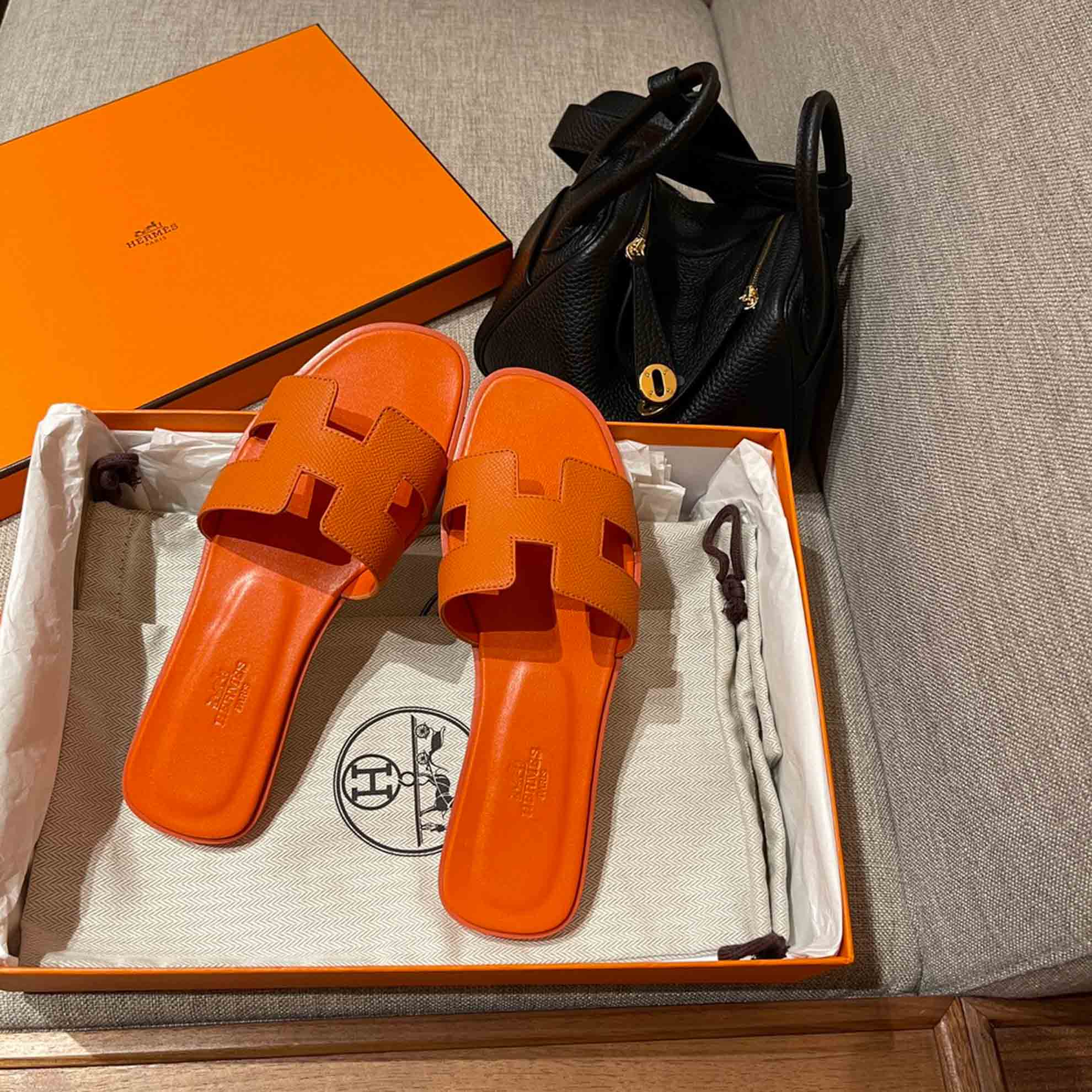 Dép Nữ Hermes Oran Sandal Cam Nhăn