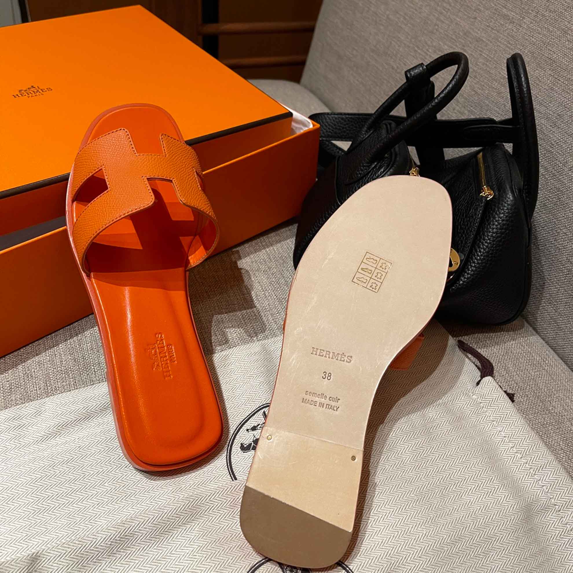 Dép Nữ Hermes Oran Sandal Cam Nhăn